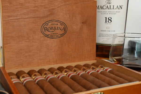 罗宾纳 西班牙地区限量版（Vegas Robaina Maestros Regional Edition Spain）雪茄